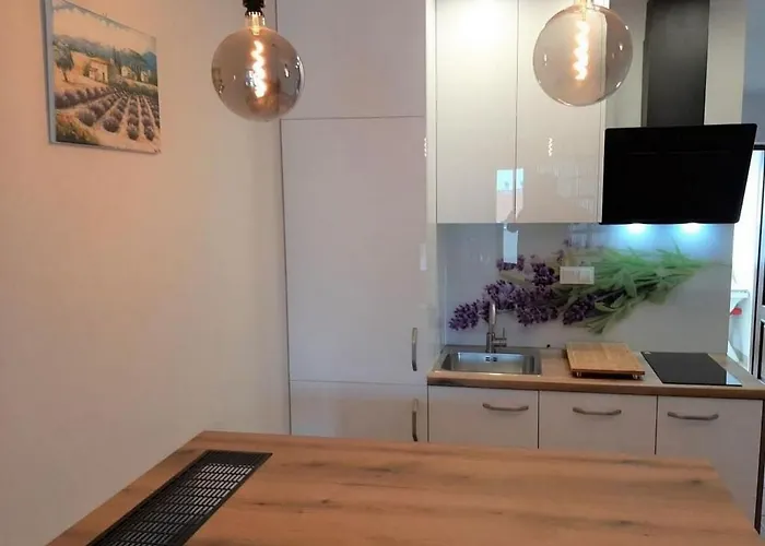 Olive I Lavender Apartamento Mandre